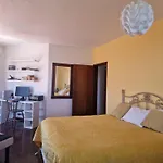 Familia Dehoux Apartment Camacha (Madeira)